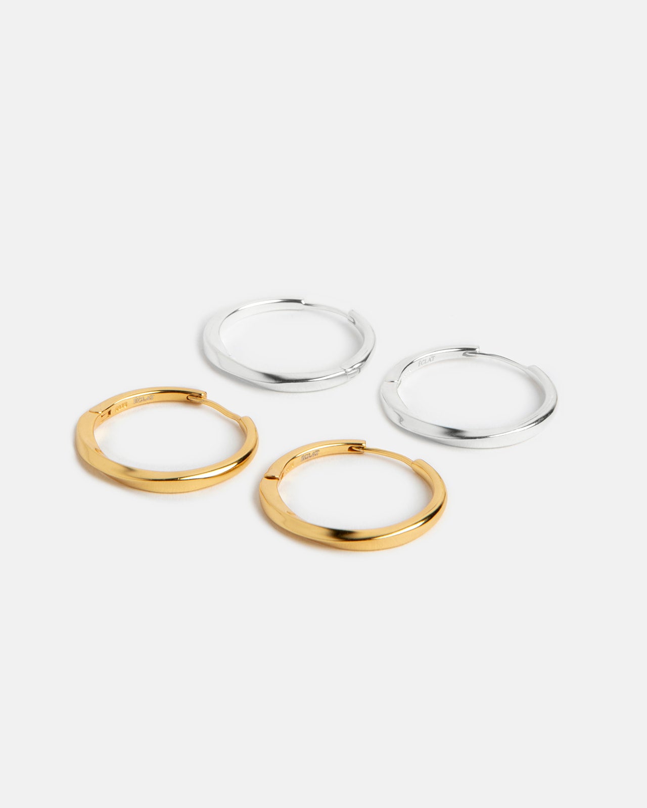 coppia orecchini a cerchio quadrato minimal in argento 925 e placcato oro 18k eclat gioielli