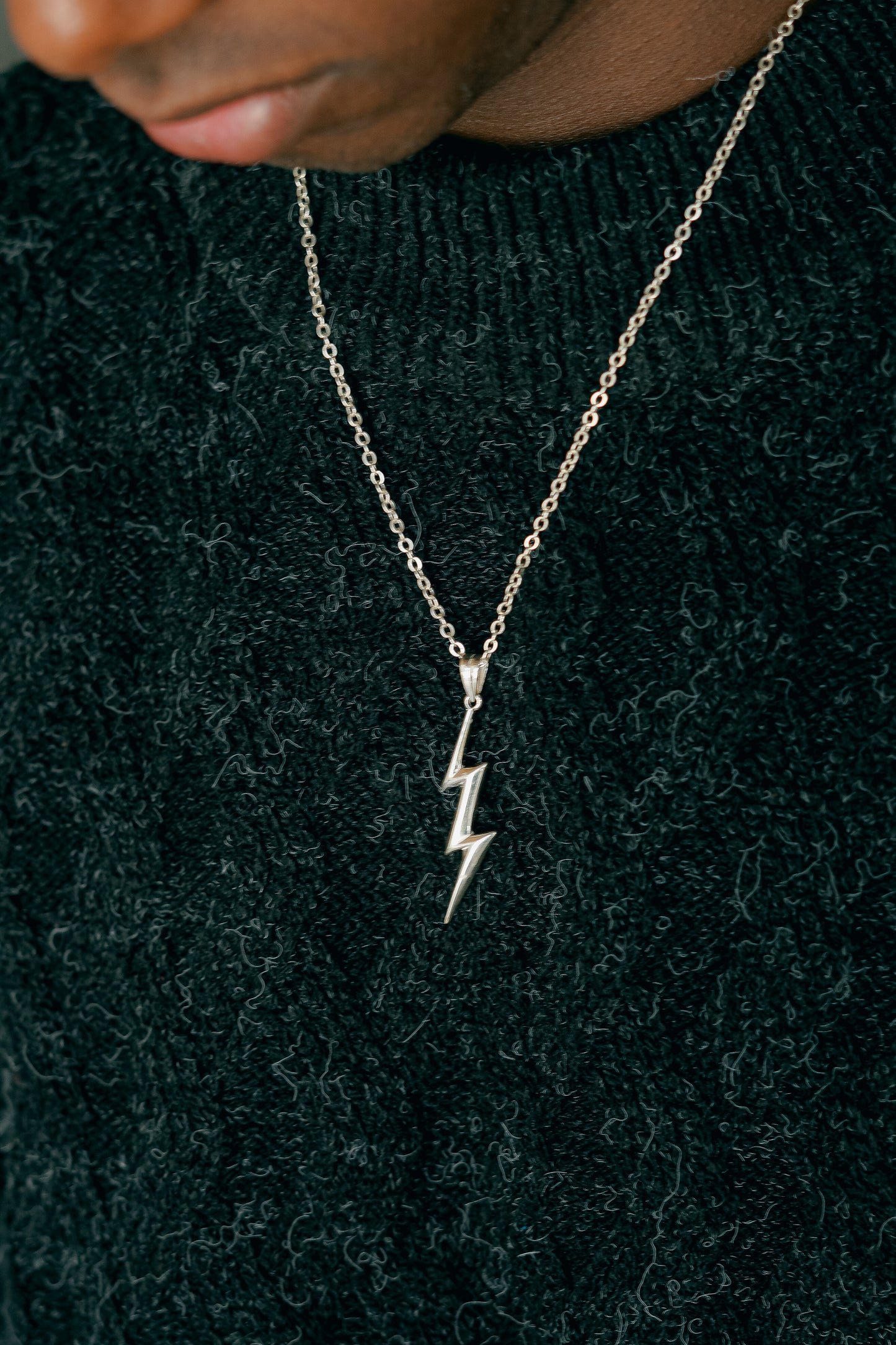 Ciondolo Fulmine: Energia Pura in Argento 925 Èclat