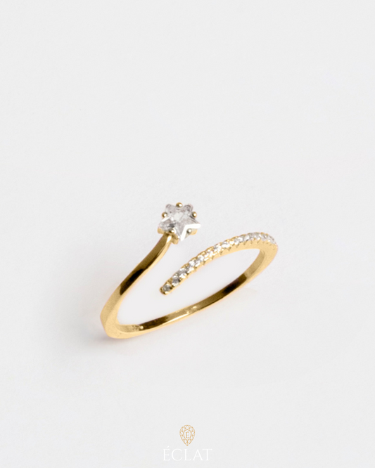 "Anello Éclat Gioielli modello Camilla in Argento 925 con finitura oro rosa e punto luce centrale. Design bicolore elegante e contemporaneo per un look raffinato."