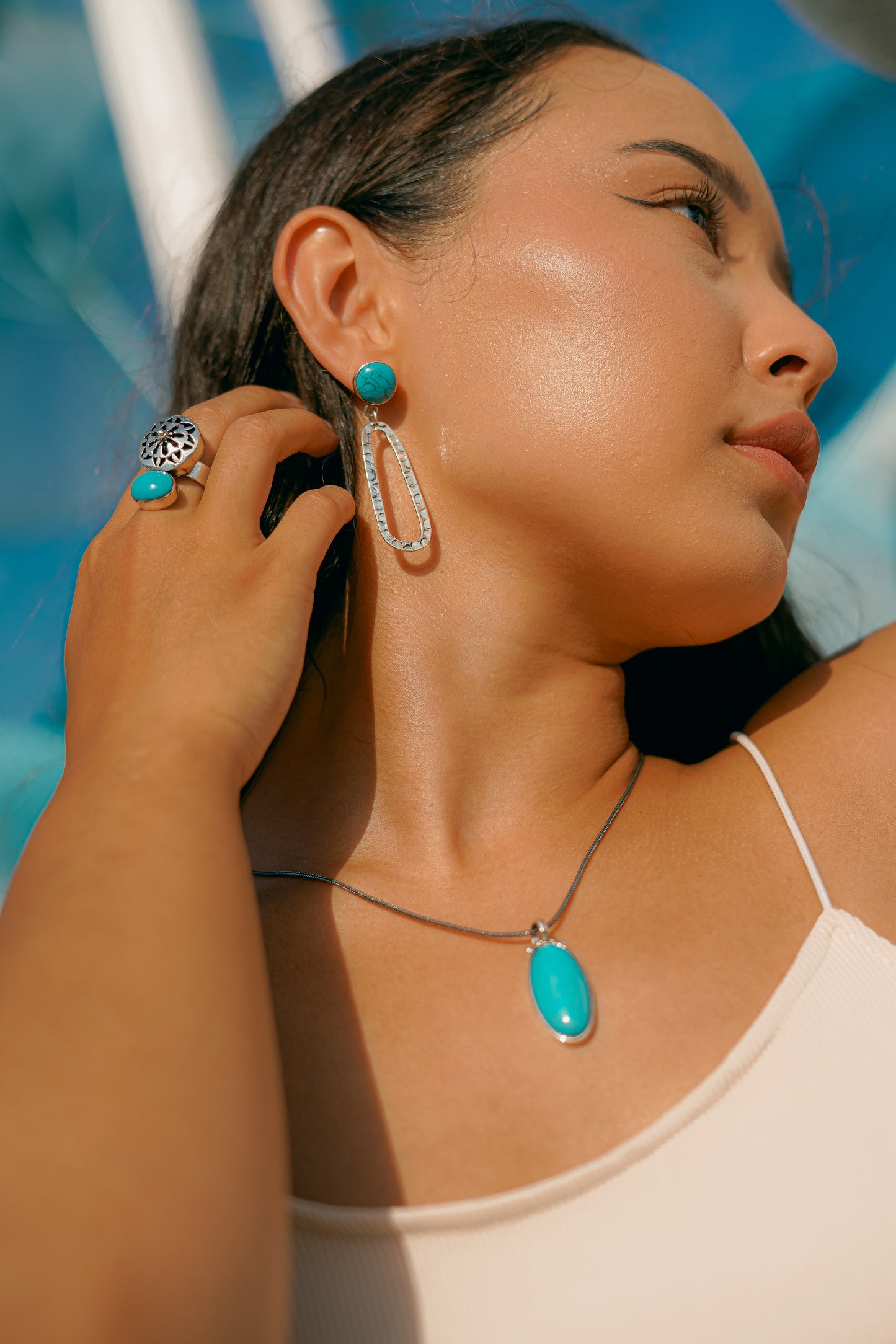 Dettaglio collana 'Segreto di Siwa' con rosone traforato e pietra centrale. Un gioiello simbolo di protezione e bellezza firmato Éclat Gioielli, realizzato in Argento 925."