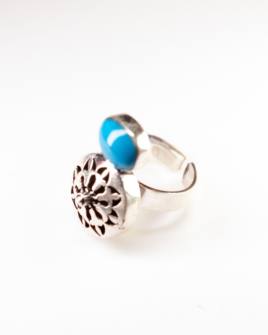 Anello Segreto di Siwa Éclat Gioielli: rosone traforato in Argento 925 con pietra di Turchese naturale. Amuleto artigianale regolabile Collezione Siwa."