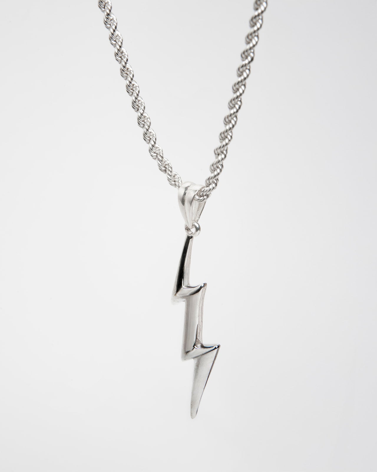 Ciondolo Fulmine: Energia Pura in Argento 925 Èclat