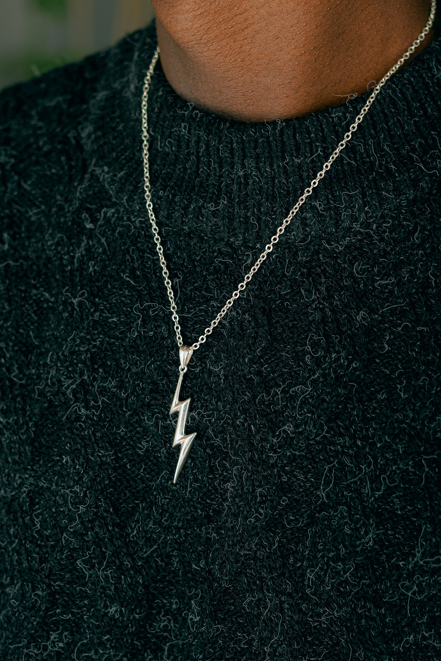 Ciondolo Fulmine: Energia Pura in Argento 925 Èclat