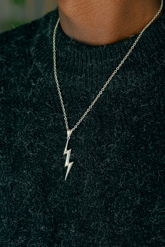 Ciondolo Fulmine: Energia Pura in Argento 925 Èclat