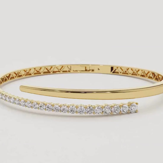Video presentazione prodotto Bracciale Tennis Bangle Eclat Gioielli, rotazione a 360 gradi che mostra la placcatura oro e la brillantezza dei cristalli.